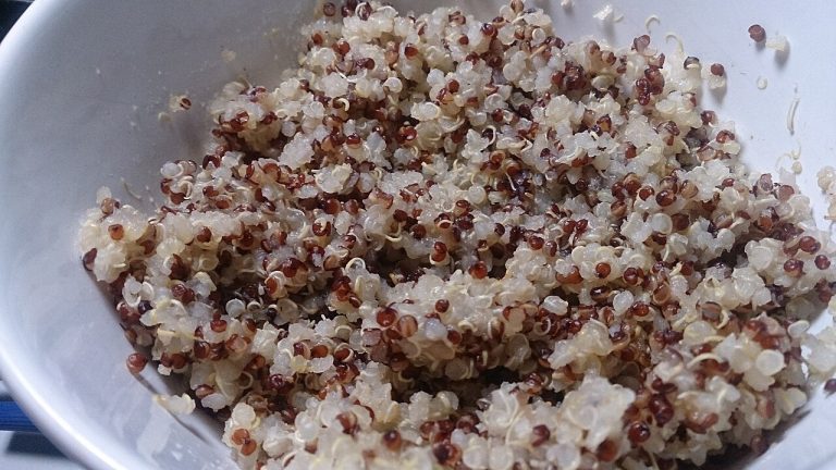How to Cook Quinoa: Fluffy Every Time