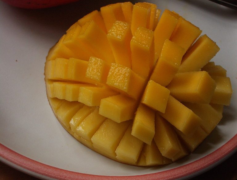 How to Cut a Mango: Cubes, Slices and Spears