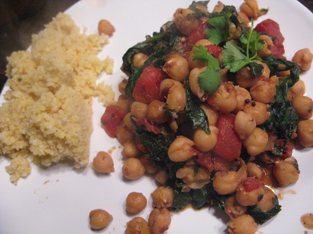 Spinach and Chickpea Curry with Tomatoes
